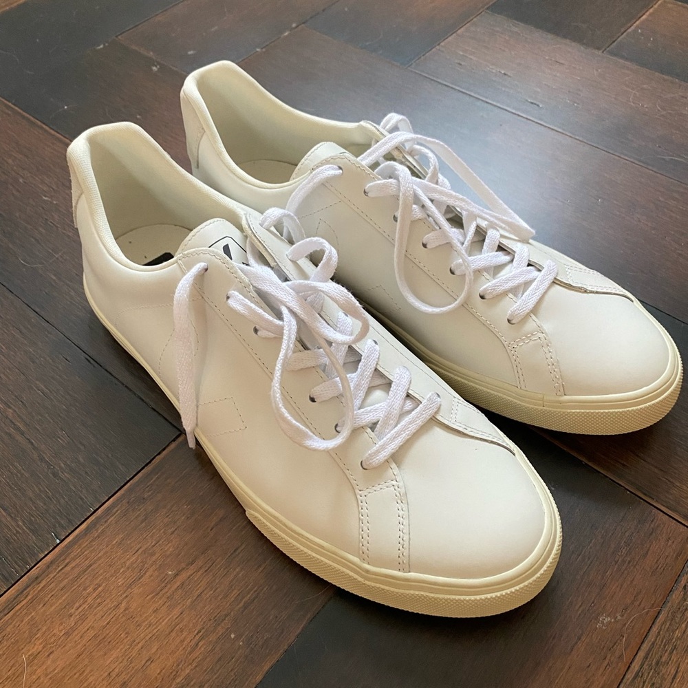 NWOT Men’s Veja Esplar White Size 12.5